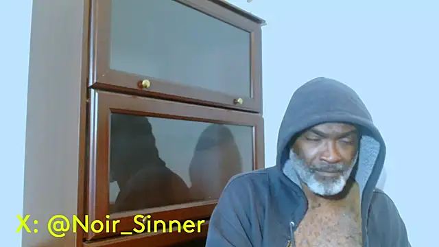 sinnernoir: διαδικτυακό σόου στην κάμερα