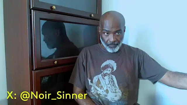 sinnernoir: διαδικτυακό σόου στην κάμερα