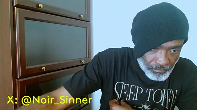 sinnernoir: διαδικτυακό σόου στην κάμερα