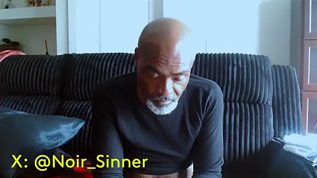 sinnernoir: διαδικτυακό σόου στην κάμερα