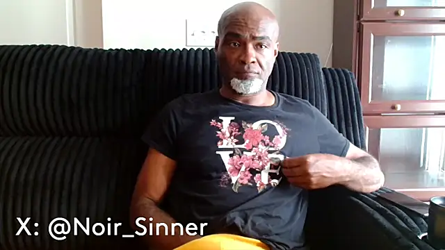 sinnernoir: διαδικτυακό σόου στην κάμερα