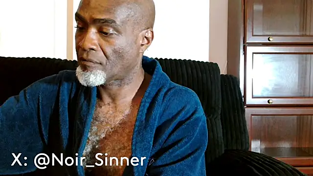 sinnernoir: διαδικτυακό σόου στην κάμερα