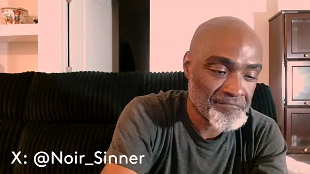 sinnernoir: διαδικτυακό σόου στην κάμερα