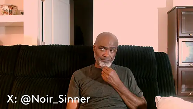 sinnernoir: διαδικτυακό σόου στην κάμερα