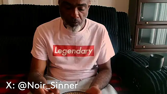 sinnernoir: διαδικτυακό σόου στην κάμερα