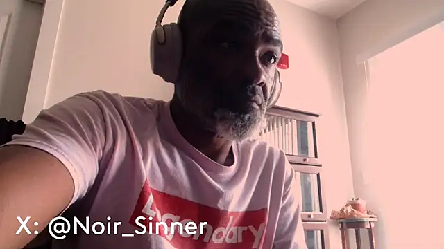 sinnernoir: διαδικτυακό σόου στην κάμερα