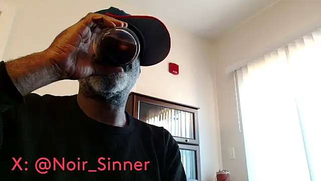 הופעת וובקאם של sinnernoir
