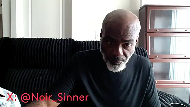 sinnernoir: διαδικτυακό σόου στην κάμερα