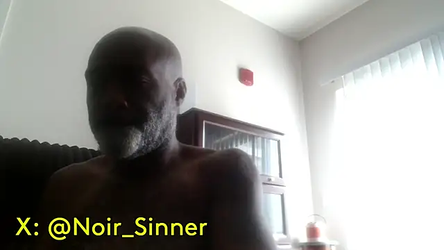 sinnernoir: διαδικτυακό σόου στην κάμερα