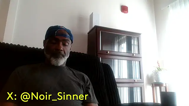 sinnernoir: διαδικτυακό σόου στην κάμερα