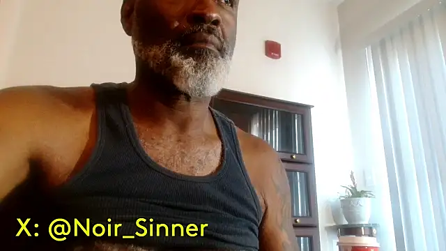 sinnernoir: διαδικτυακό σόου στην κάμερα