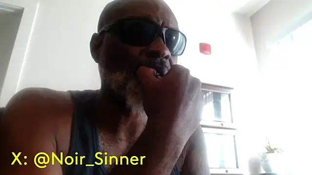 הופעת וובקאם של sinnernoir