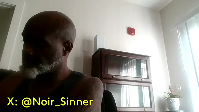 sinnernoir Show in webcam