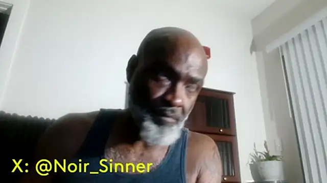 sinnernoir: διαδικτυακό σόου στην κάμερα