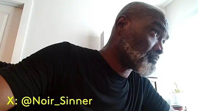 sinnernoir: διαδικτυακό σόου στην κάμερα