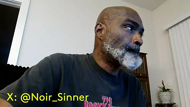 sinnernoir: διαδικτυακό σόου στην κάμερα