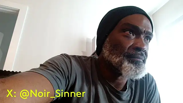 sinnernoir: διαδικτυακό σόου στην κάμερα