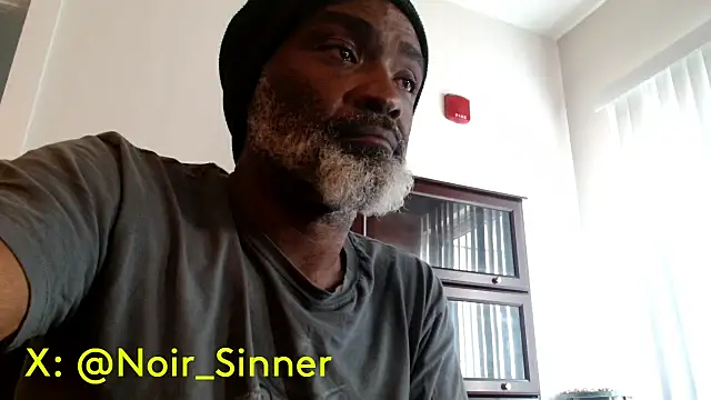 sinnernoir: διαδικτυακό σόου στην κάμερα