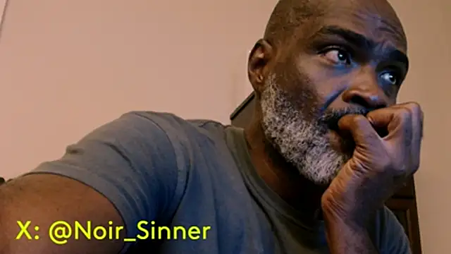 sinnernoir: διαδικτυακό σόου στην κάμερα