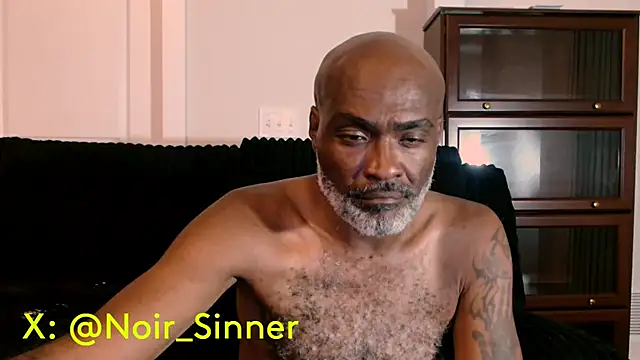 sinnernoir: διαδικτυακό σόου στην κάμερα