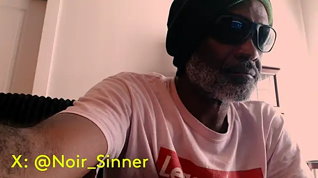 sinnernoir: διαδικτυακό σόου στην κάμερα