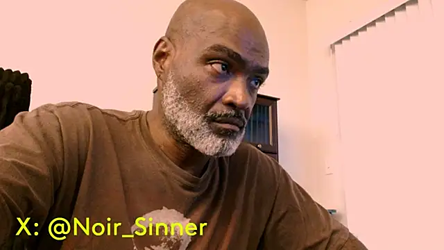 sinnernoir: διαδικτυακό σόου στην κάμερα