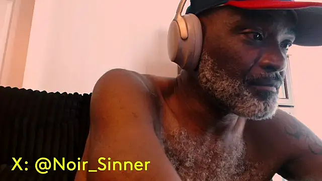 sinnernoir: διαδικτυακό σόου στην κάμερα