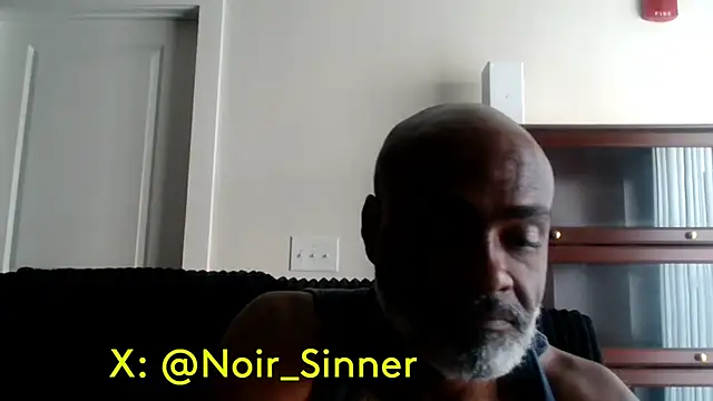 sinnernoir: διαδικτυακό σόου στην κάμερα
