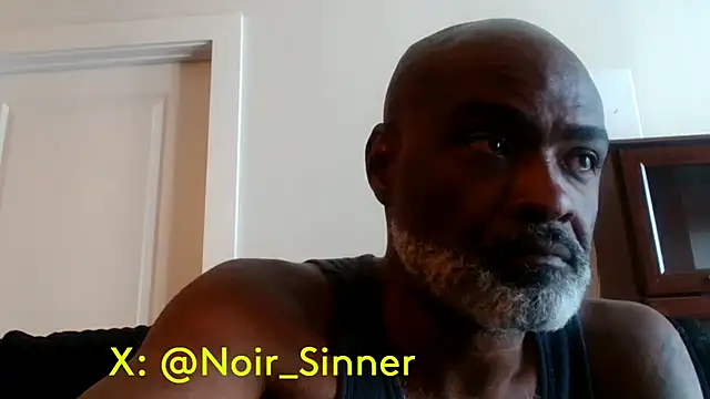 sinnernoir: διαδικτυακό σόου στην κάμερα