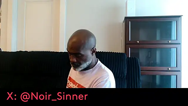 sinnernoir: διαδικτυακό σόου στην κάμερα