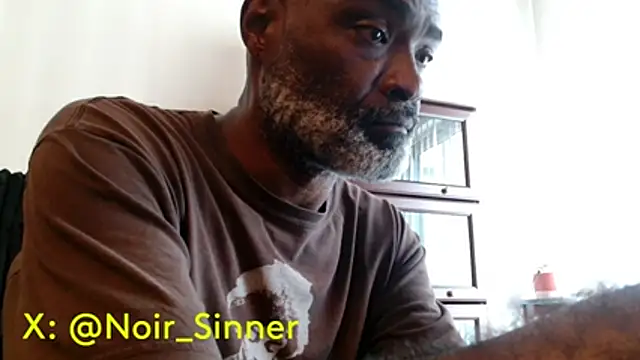 sinnernoir: διαδικτυακό σόου στην κάμερα