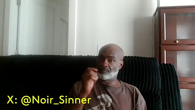 sinnernoir: διαδικτυακό σόου στην κάμερα