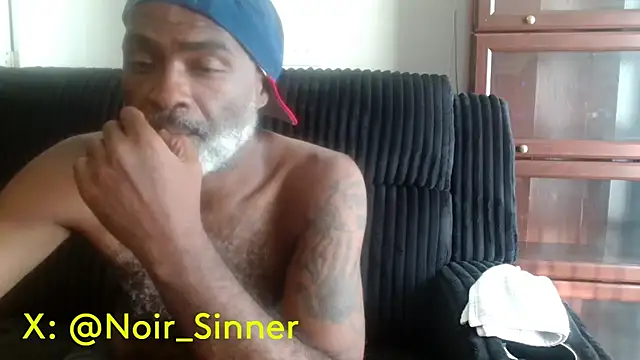 sinnernoir: διαδικτυακό σόου στην κάμερα