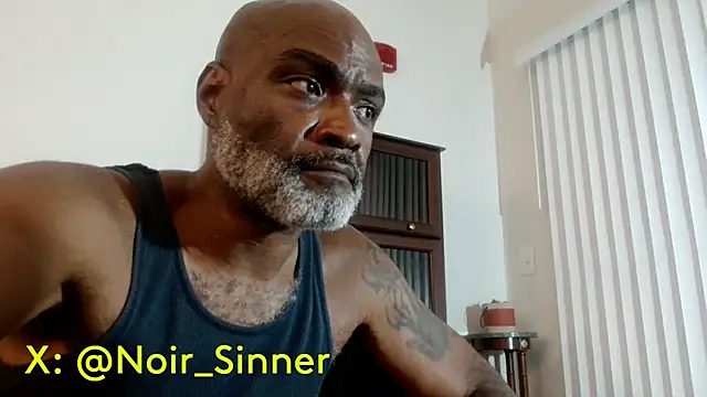 sinnernoir: διαδικτυακό σόου στην κάμερα