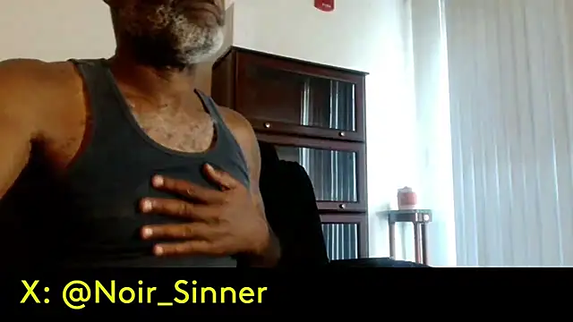 sinnernoir: διαδικτυακό σόου στην κάμερα