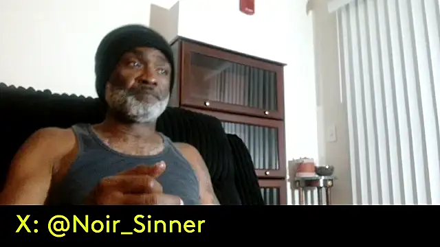 sinnernoir: διαδικτυακό σόου στην κάμερα