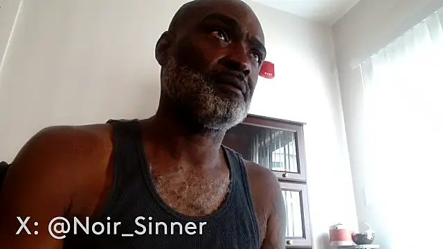 הופעת וובקאם של sinnernoir