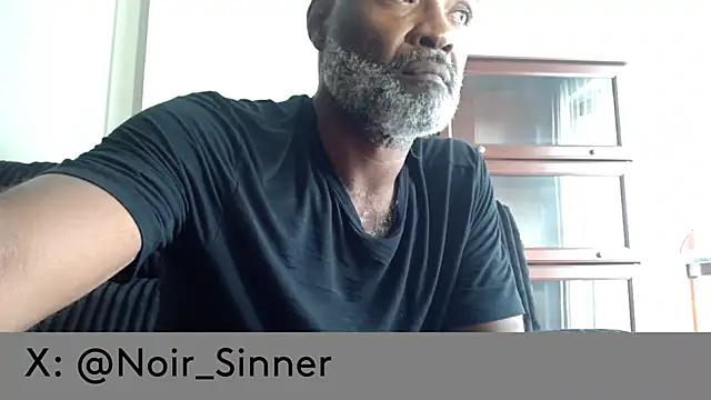 sinnernoir: διαδικτυακό σόου στην κάμερα