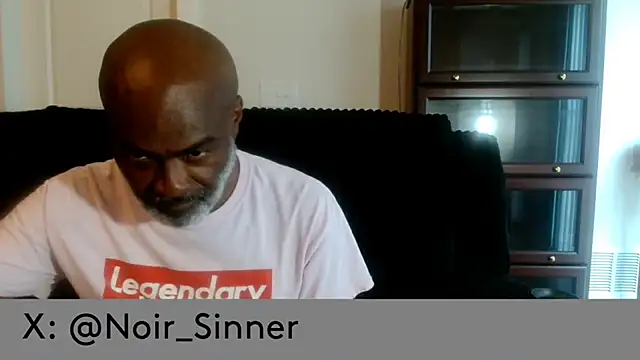 sinnernoir: διαδικτυακό σόου στην κάμερα