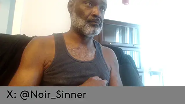 sinnernoir: διαδικτυακό σόου στην κάμερα