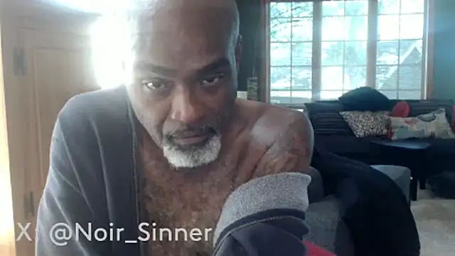 הופעת וובקאם של sinnernoir