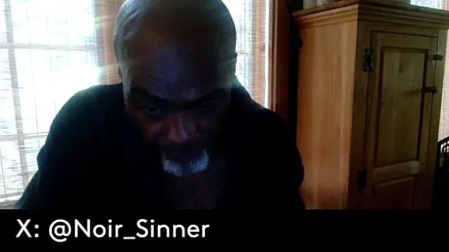 הופעת וובקאם של sinnernoir