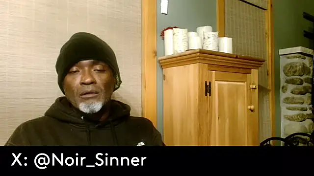 sinnernoir: διαδικτυακό σόου στην κάμερα