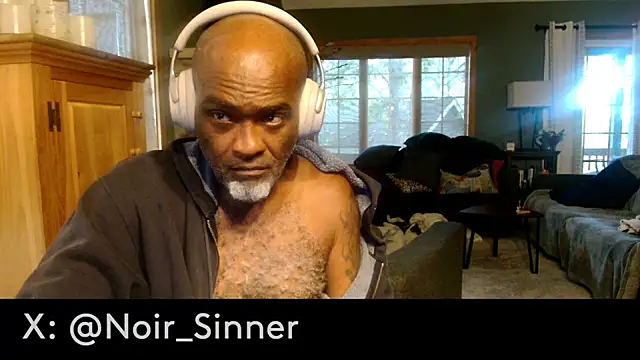 הופעת וובקאם של sinnernoir