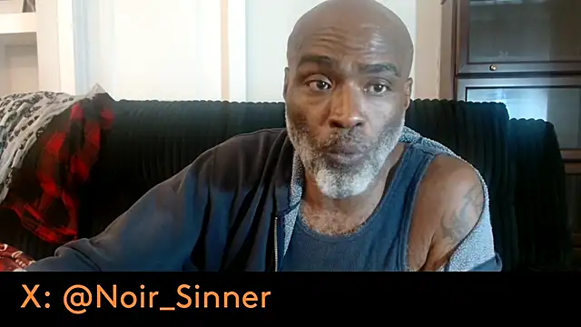 sinnernoir: διαδικτυακό σόου στην κάμερα