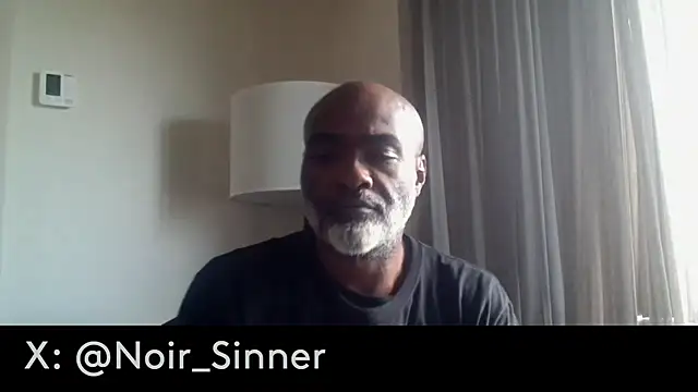 sinnernoir: διαδικτυακό σόου στην κάμερα