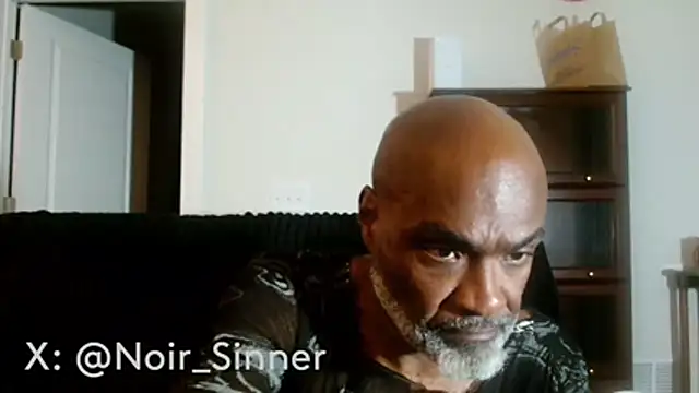 sinnernoir: διαδικτυακό σόου στην κάμερα