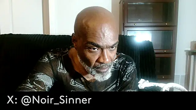 הופעת וובקאם של sinnernoir