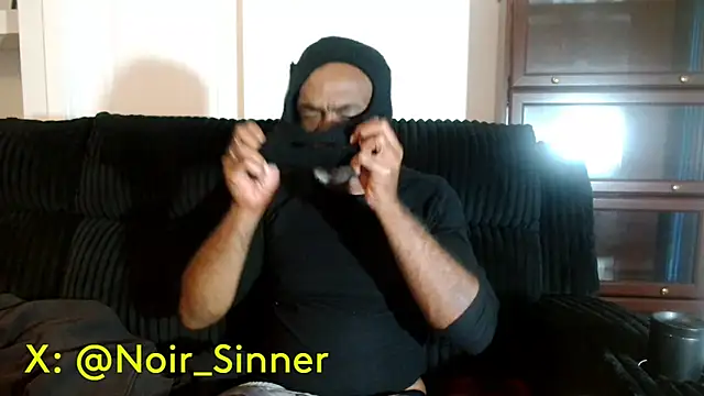 sinnernoir: διαδικτυακό σόου στην κάμερα