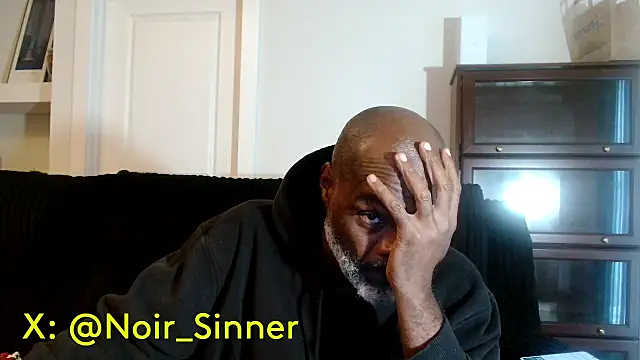 sinnernoir: διαδικτυακό σόου στην κάμερα